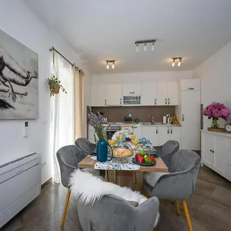 Villa Beautiful Surrounded By Greenery With Swimming Pool