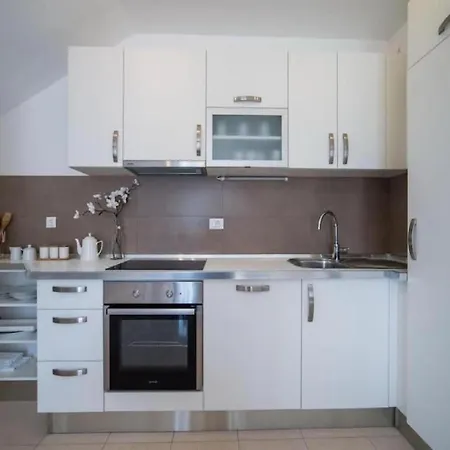 Beautiful Surrounded By Greenery With Swimming Pool * Gruda