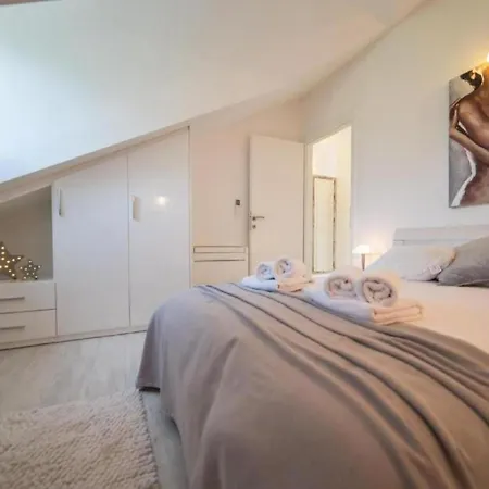 Villa Beautiful Surrounded By Greenery With Swimming Pool