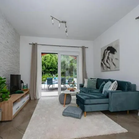 Beautiful Surrounded By Greenery With Swimming Pool Villa *