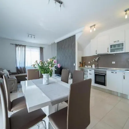 Villa Beautiful Surrounded By Greenery With Swimming Pool