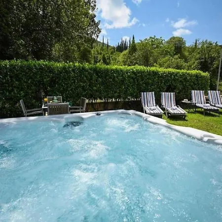 Villa Beautiful Surrounded By Greenery With Swimming Pool